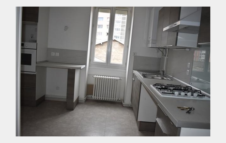 Appartement P3   MACON  78 m2 784 € 