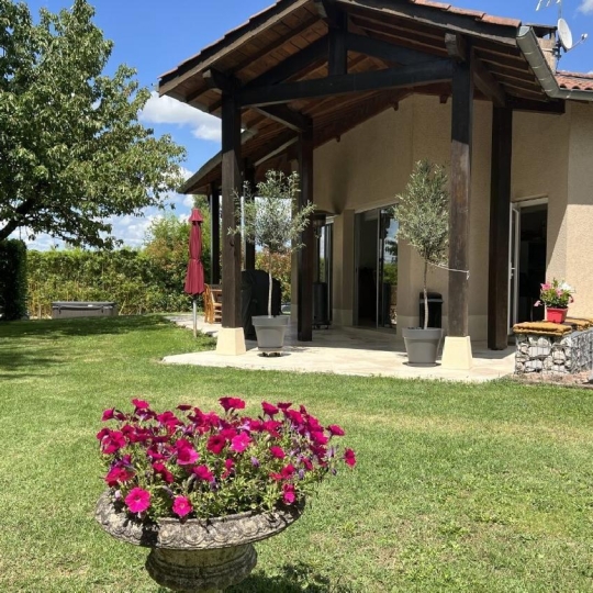  DUCASTEL IMMOBILIER : Autres | CROTTET (01290) | 170 m2 | 1 350 € 