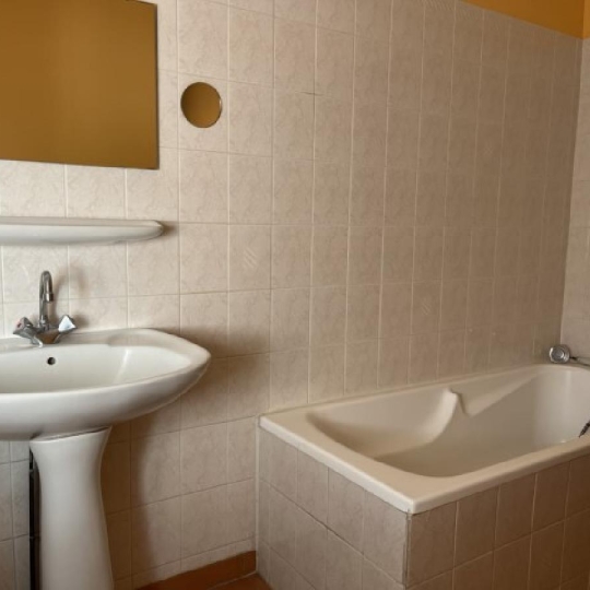  DUCASTEL IMMOBILIER : Maison / Villa | LA ROCHE-VINEUSE (71960) | 84 m2 | 921 € 