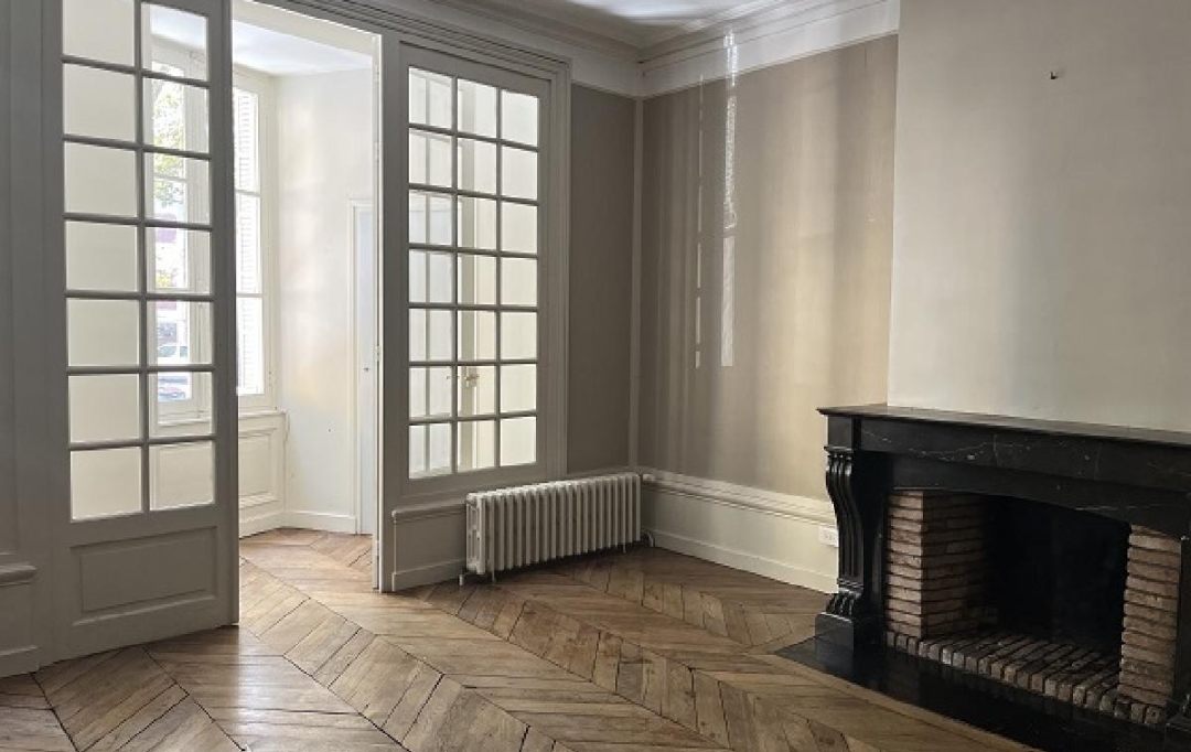 DUCASTEL IMMOBILIER : Appartement | MACON (71000) | 160 m2 | 900 € 