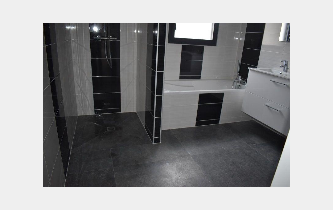 DUCASTEL IMMOBILIER : Autres | IGE (71960) | 115 m2 | 1 200 € 