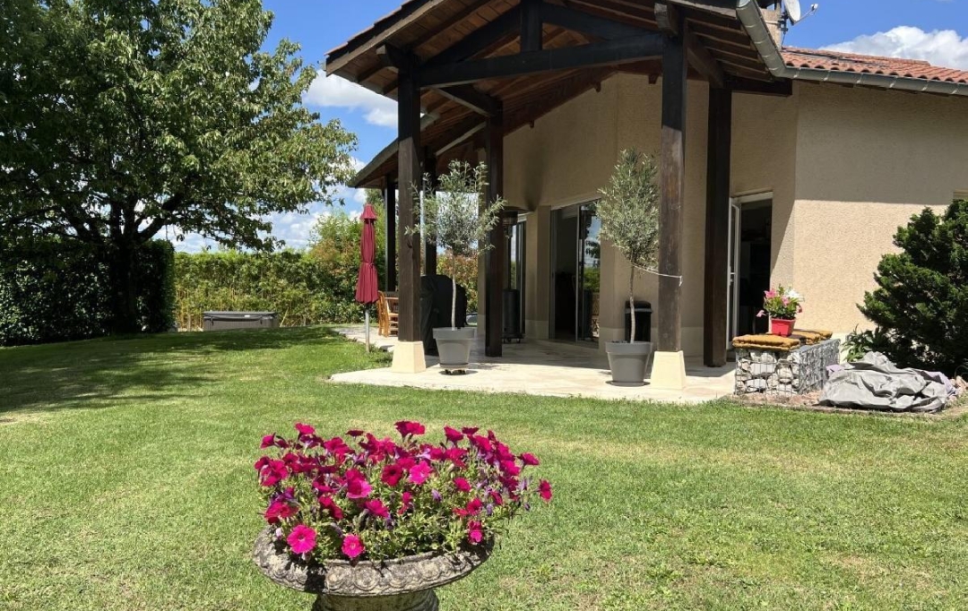 DUCASTEL IMMOBILIER : Autres | CROTTET (01290) | 170 m2 | 1 350 € 