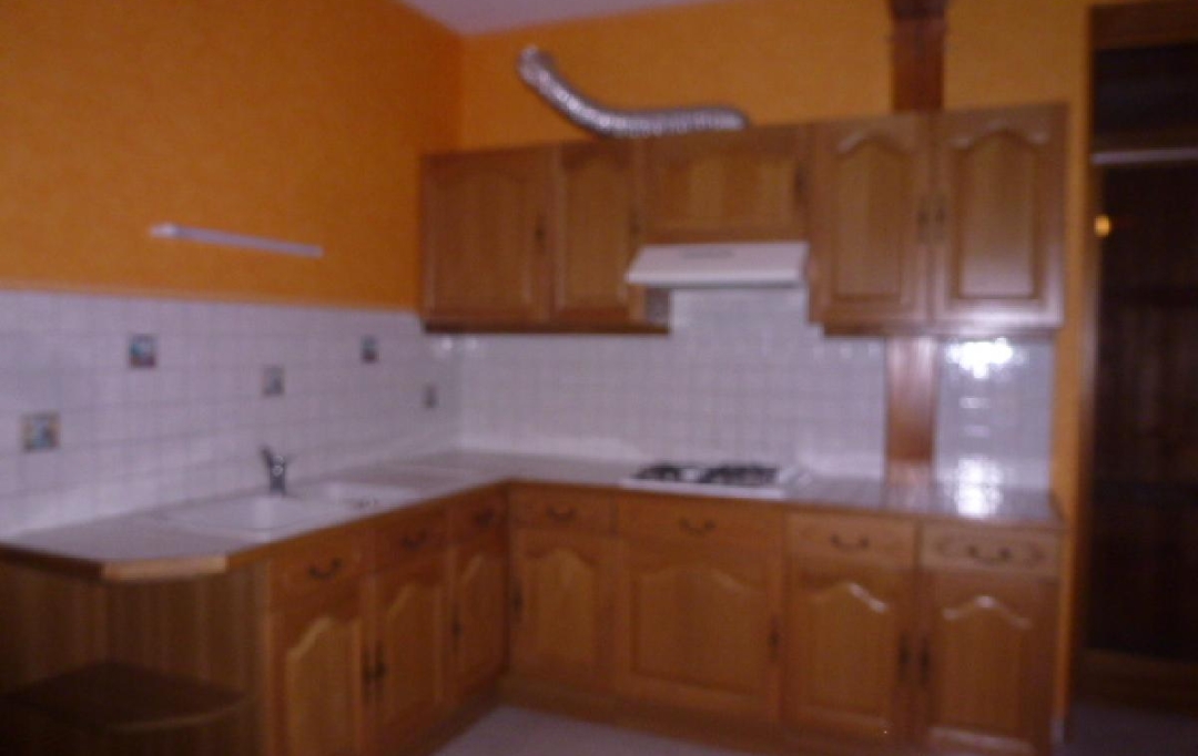 DUCASTEL IMMOBILIER : Maison / Villa | LA ROCHE-VINEUSE (71960) | 166 m2 | 900 € 