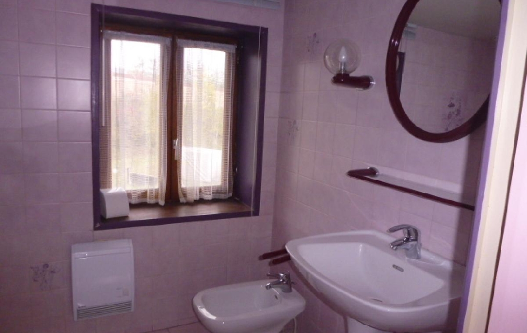 DUCASTEL IMMOBILIER : Maison / Villa | LA ROCHE-VINEUSE (71960) | 166 m2 | 900 € 