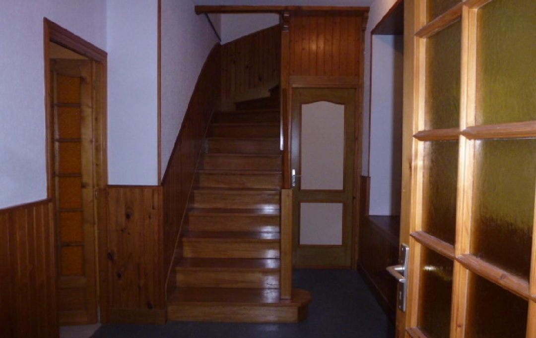 DUCASTEL IMMOBILIER : Maison / Villa | LA ROCHE-VINEUSE (71960) | 166 m2 | 900 € 