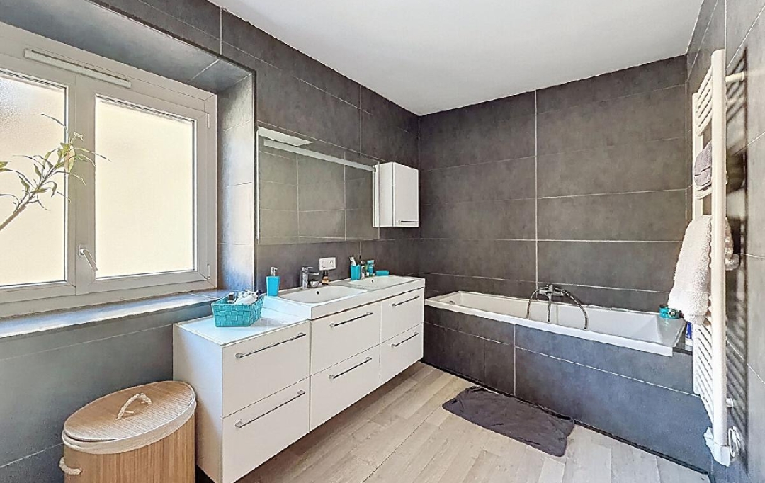 Annonces MACON : Maison / Villa | LA ROCHE-VINEUSE (71960) | 135 m2 | 190 000 &euro; 