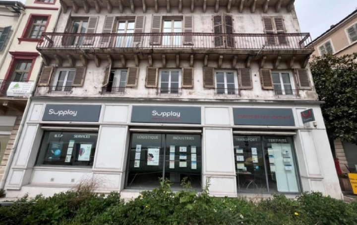 Local commercial   MACON  156 m2 1 636 € 